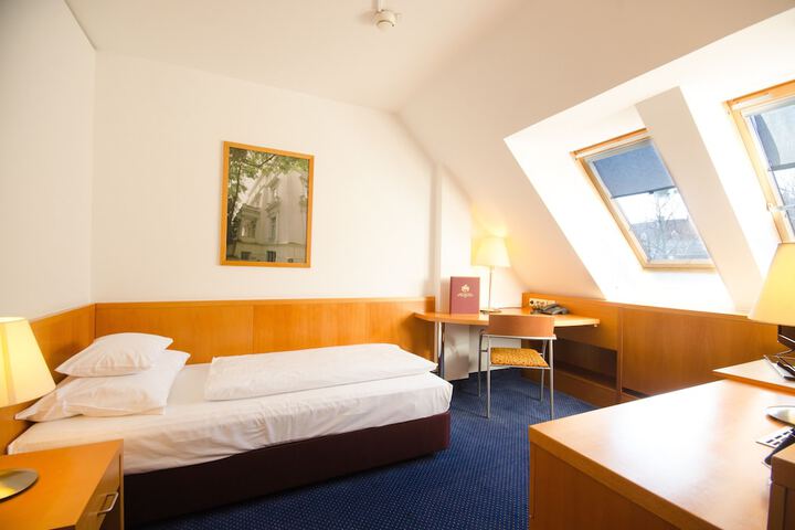 Room 36 of 70