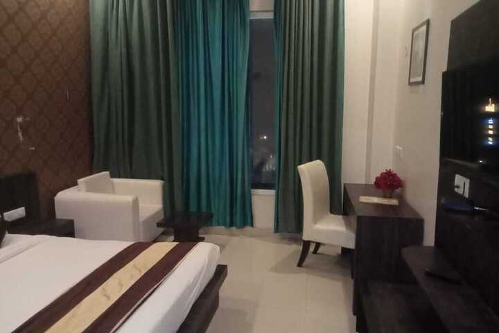 Room 9 of 19