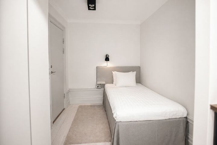 Room 19 of 108