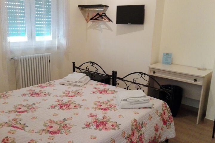 Room 12 of 37