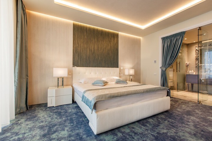 Room 4 of 64