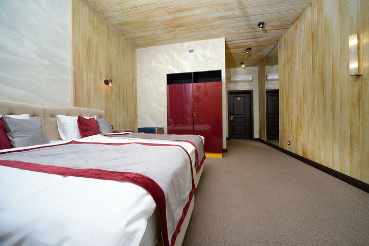 Room 30 of 83
