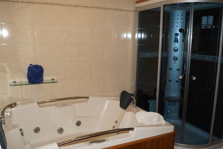 Hot Tub 49 of 95