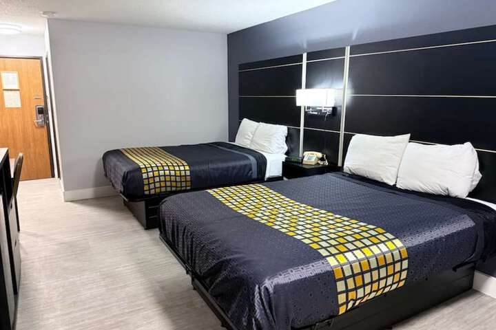 Room 9 of 38