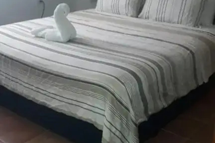 Room 3 of 8