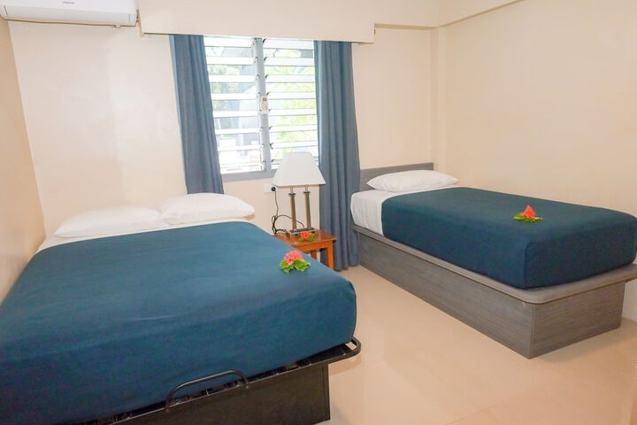 Room 10 of 32