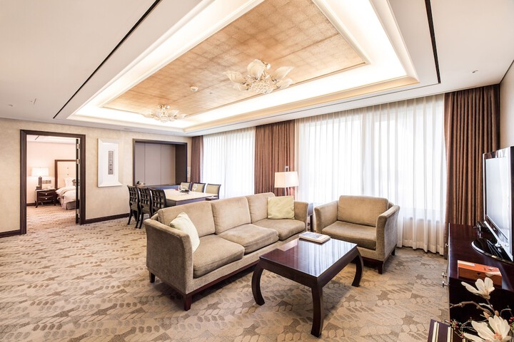 Room 4 of 79