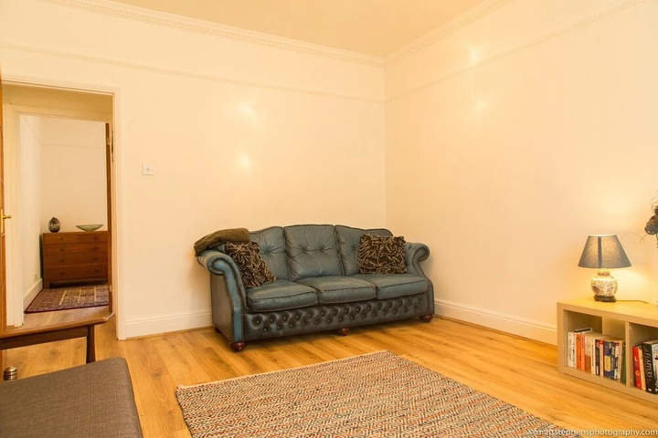 Room 4 of 11