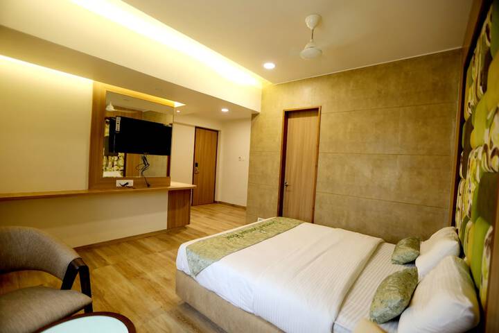 Room 5 of 28