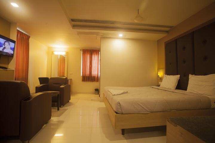Room 4 of 18