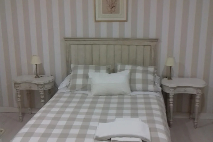 Room 2 of 5