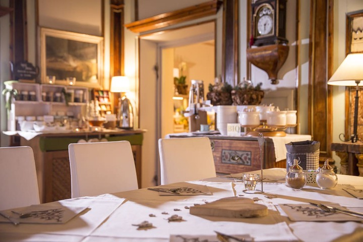 Dining 79 of 100
