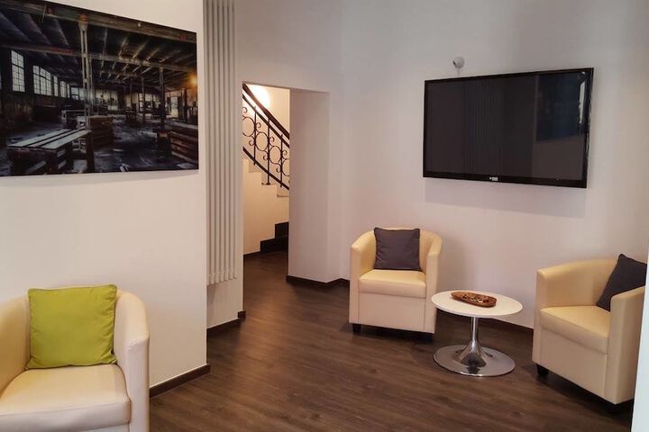 Room 6 of 45