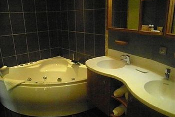 Room 2 of 25