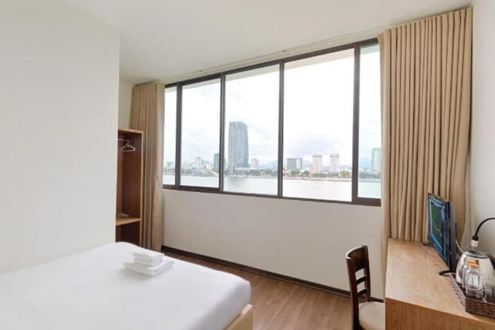 Room 10 of 22