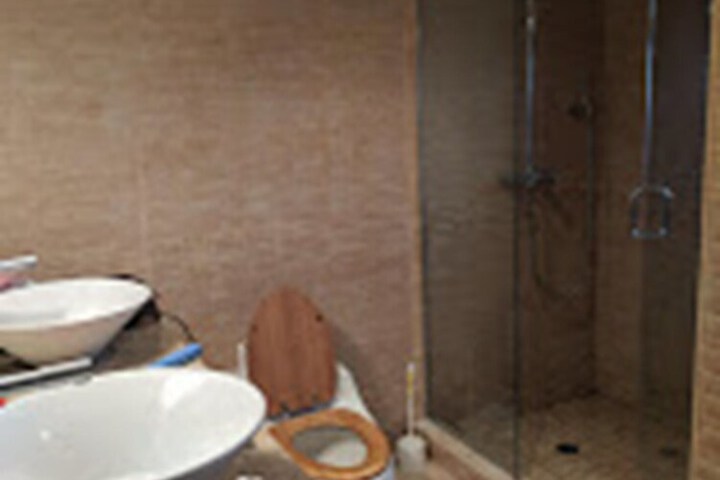 Room 6 of 19