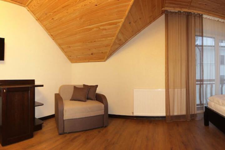 Room 6 of 63