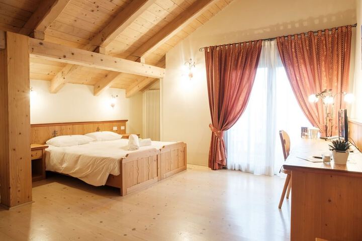 Room 8 of 36