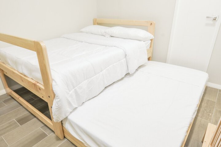 Room 6 of 122