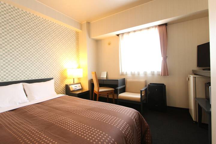 Room 16 of 38