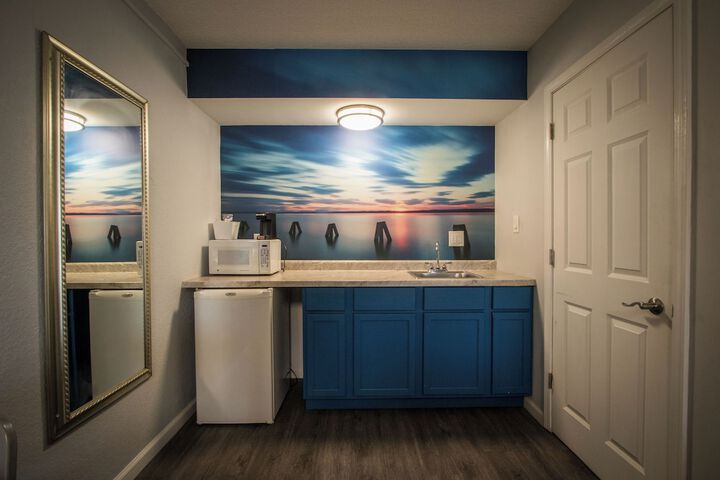 1 King Bed Pet Friendly Accessible (17 of 90)