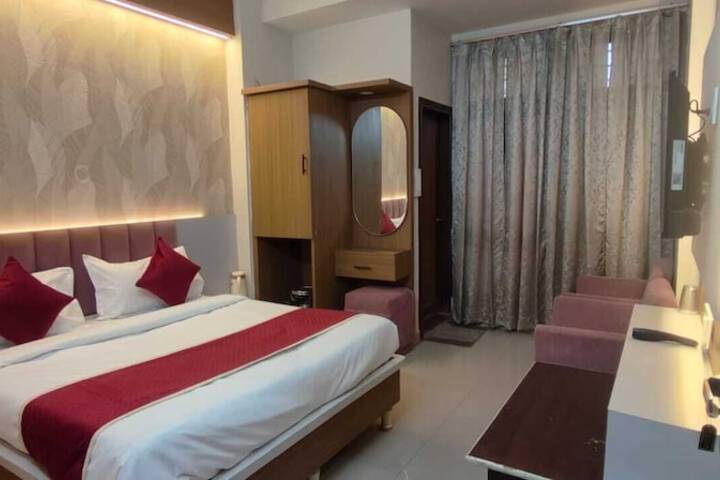 Room 10 of 15