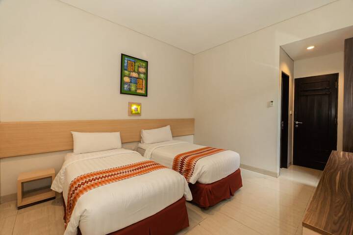 Room 34 of 111