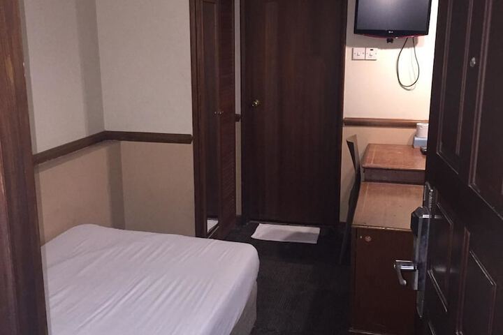 Room 36 of 61