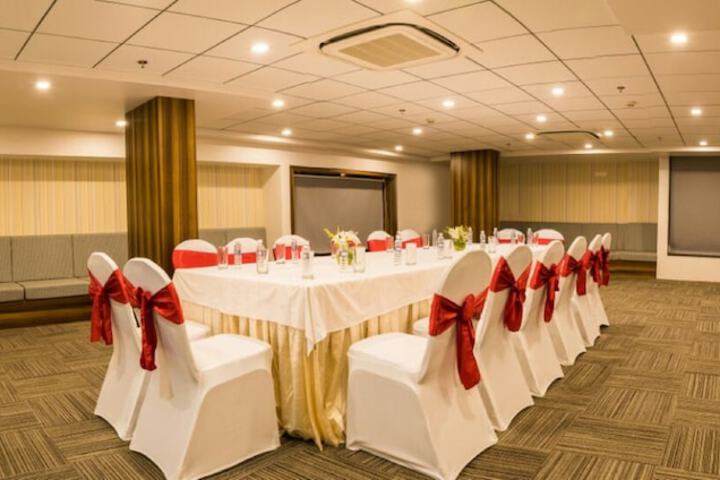 Ballroom/Hall 31 of 39