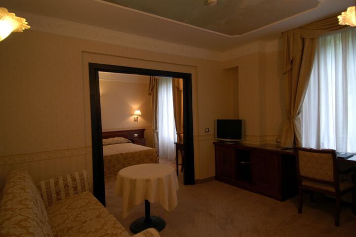 Room 6 of 38