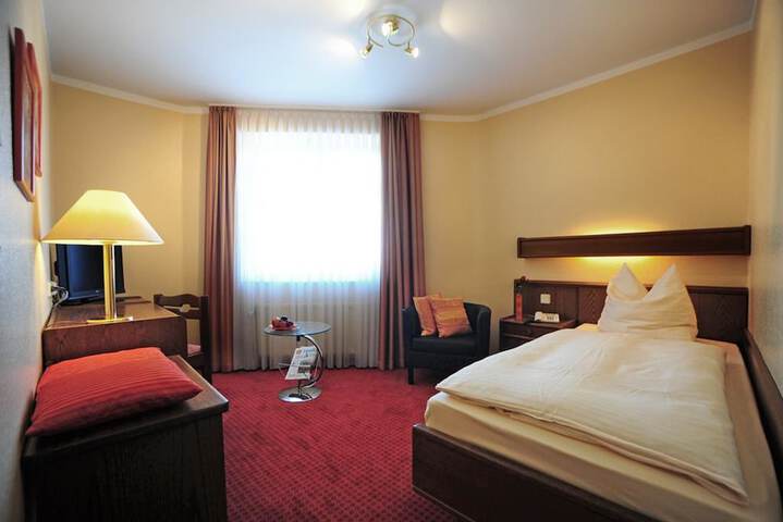 Room 8 of 31
