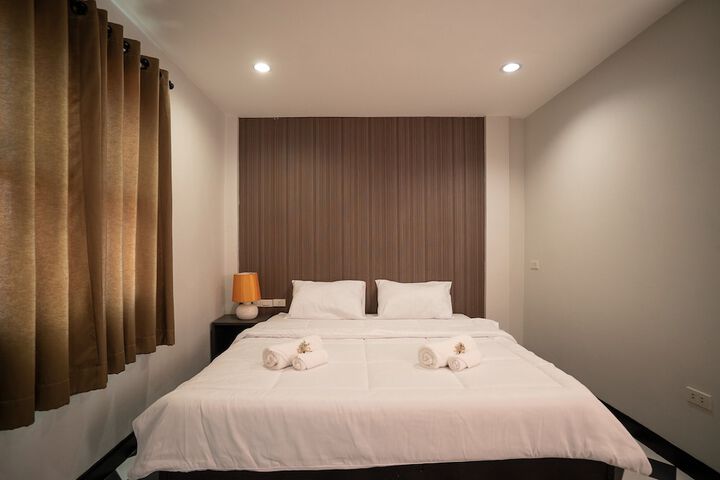 Room 13 of 33