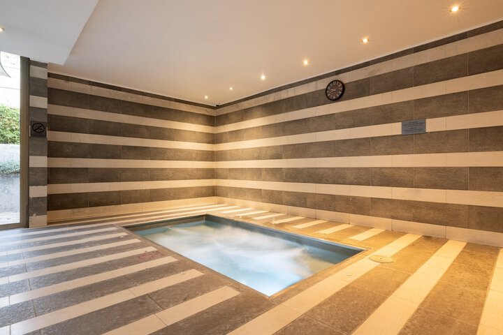 Pool Hotel