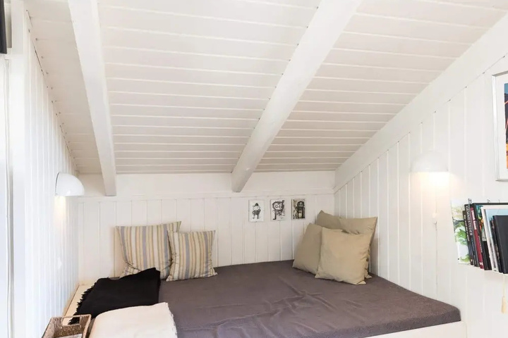 Room 4 of 14