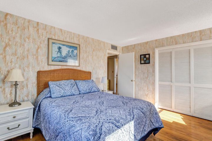 Room 60 of 325