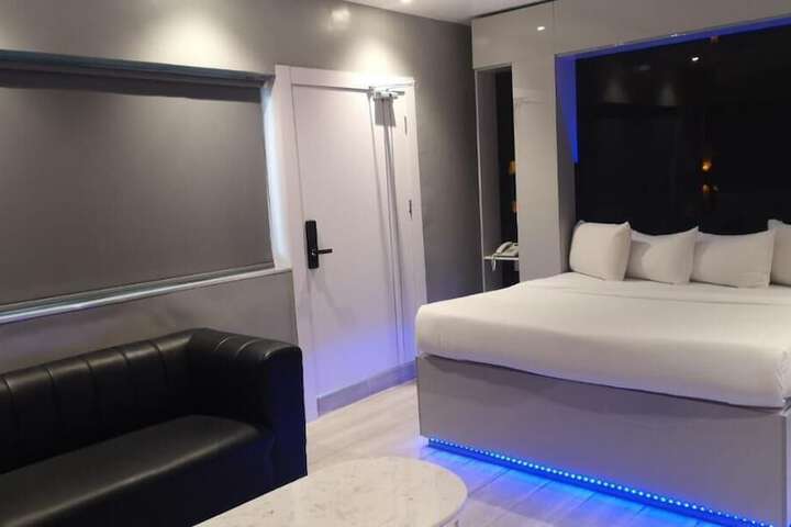 Room 7 of 17