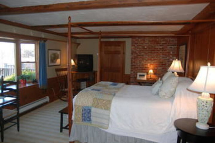 Room 11 of 27