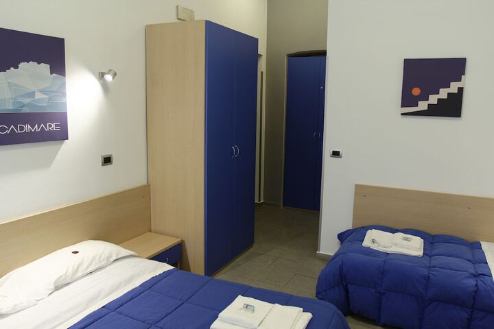 Room 9 of 87