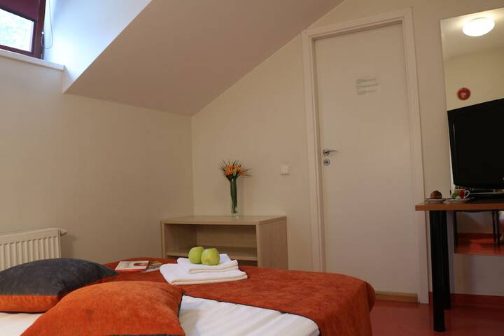 Room 10 of 43