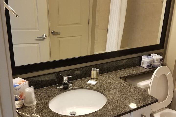 Room 120 of 190