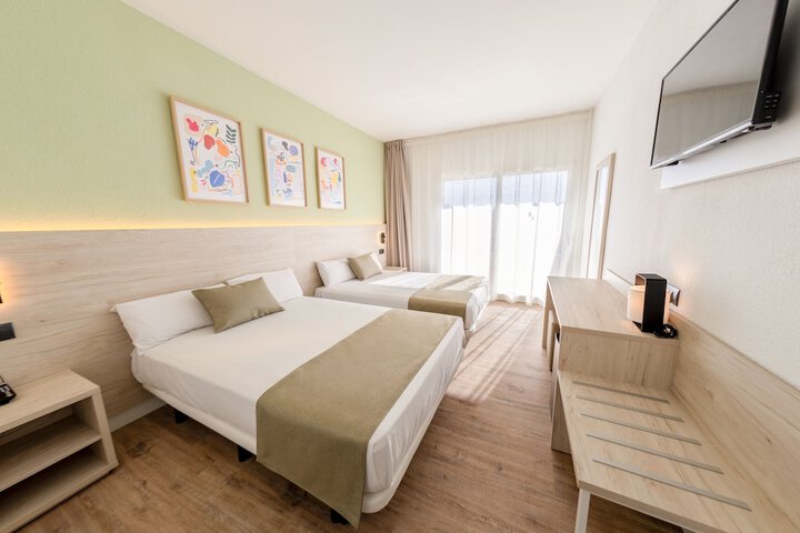 Room 3 of 94