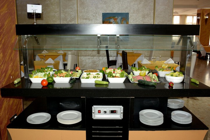 Dining 40 of 61