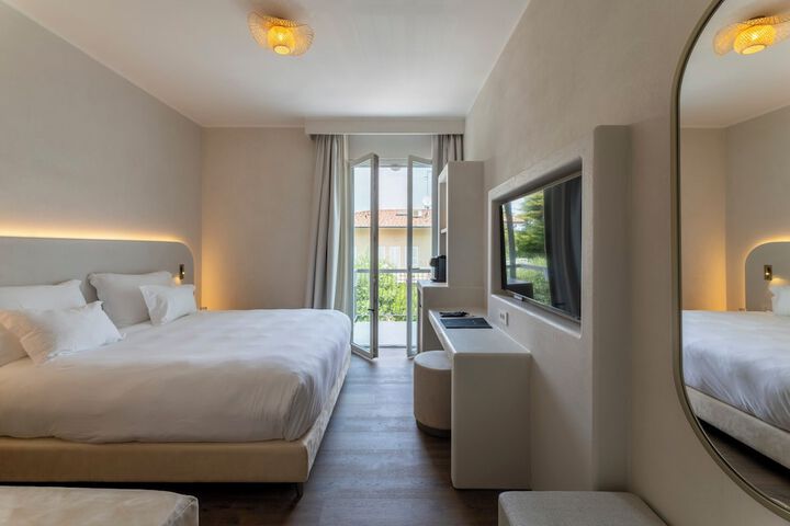 Room 54 of 90