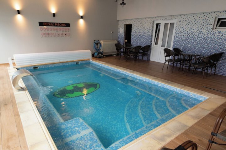 Pool 40 of 54