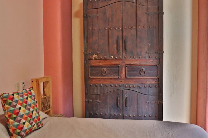 Room 9 of 80