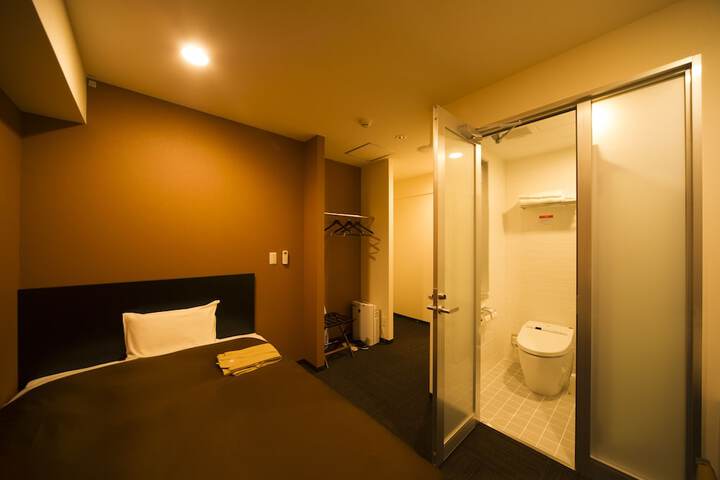 Room 18 of 46