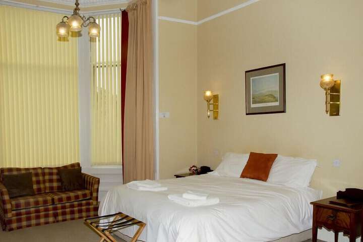 Room 6 of 45