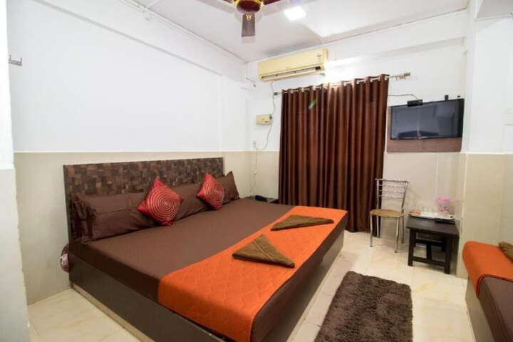 Room 6 of 11