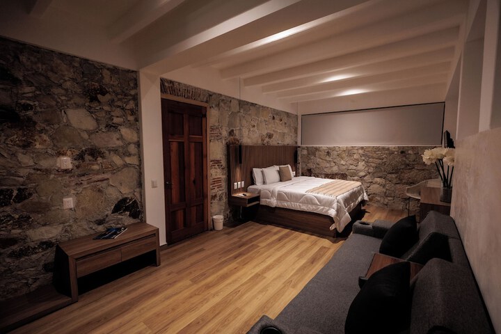 Room 19 of 73