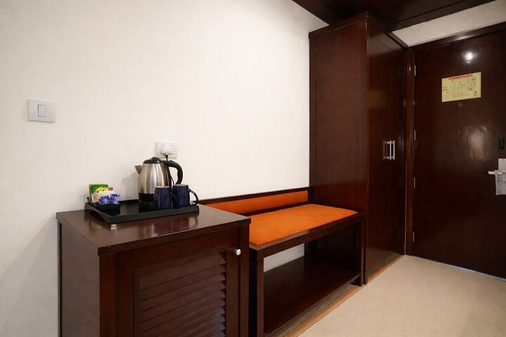 Room 5 of 31